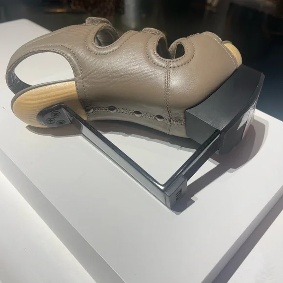 United Nude Tan and Black Heeled Sandals - Picture 3 of 4